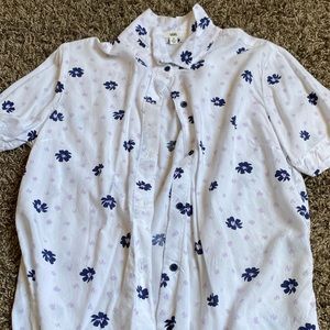 super cute hawaian looking vans shirt.